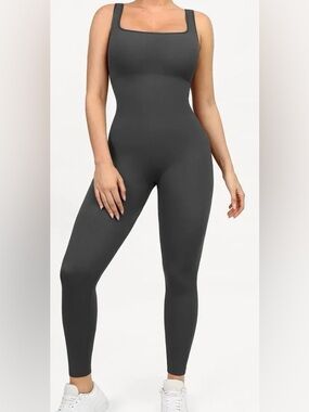 LARGE.   HYZ STRETCHY WORKOUT JUMPSUIT